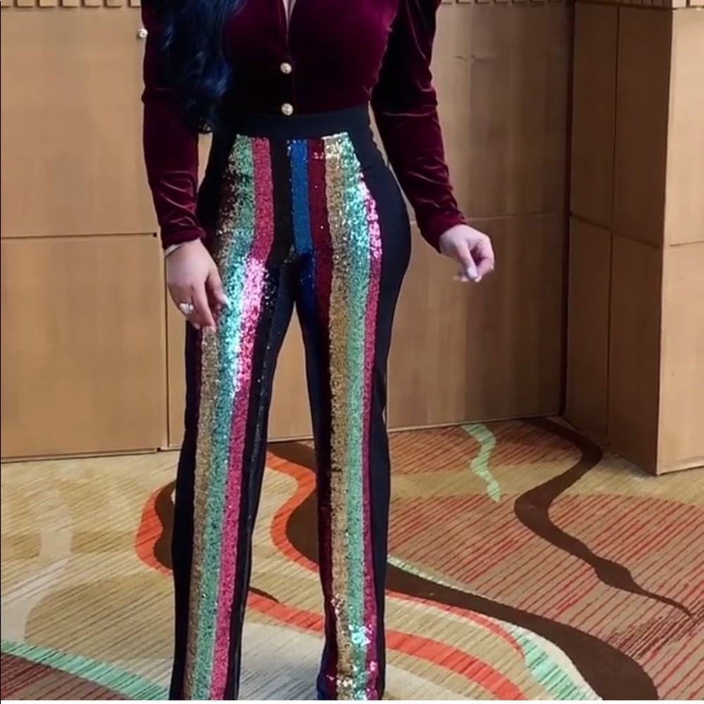 High Waist Pants with sequin detail in front💕💕